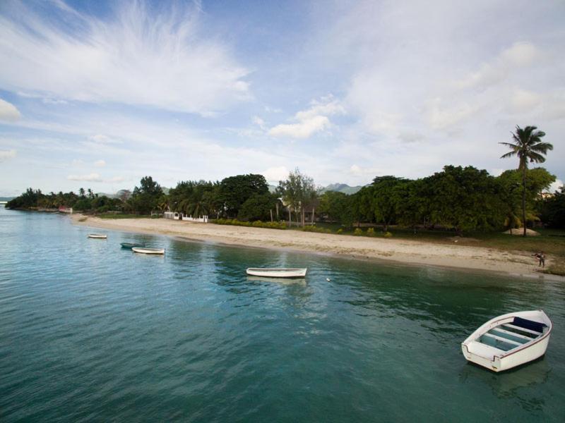 Stella Marris Beachfront Villa Pointe aux Sable 外观 照片